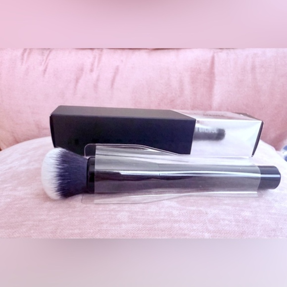 NIB IL MAKIAGE foundation blending brush🩷